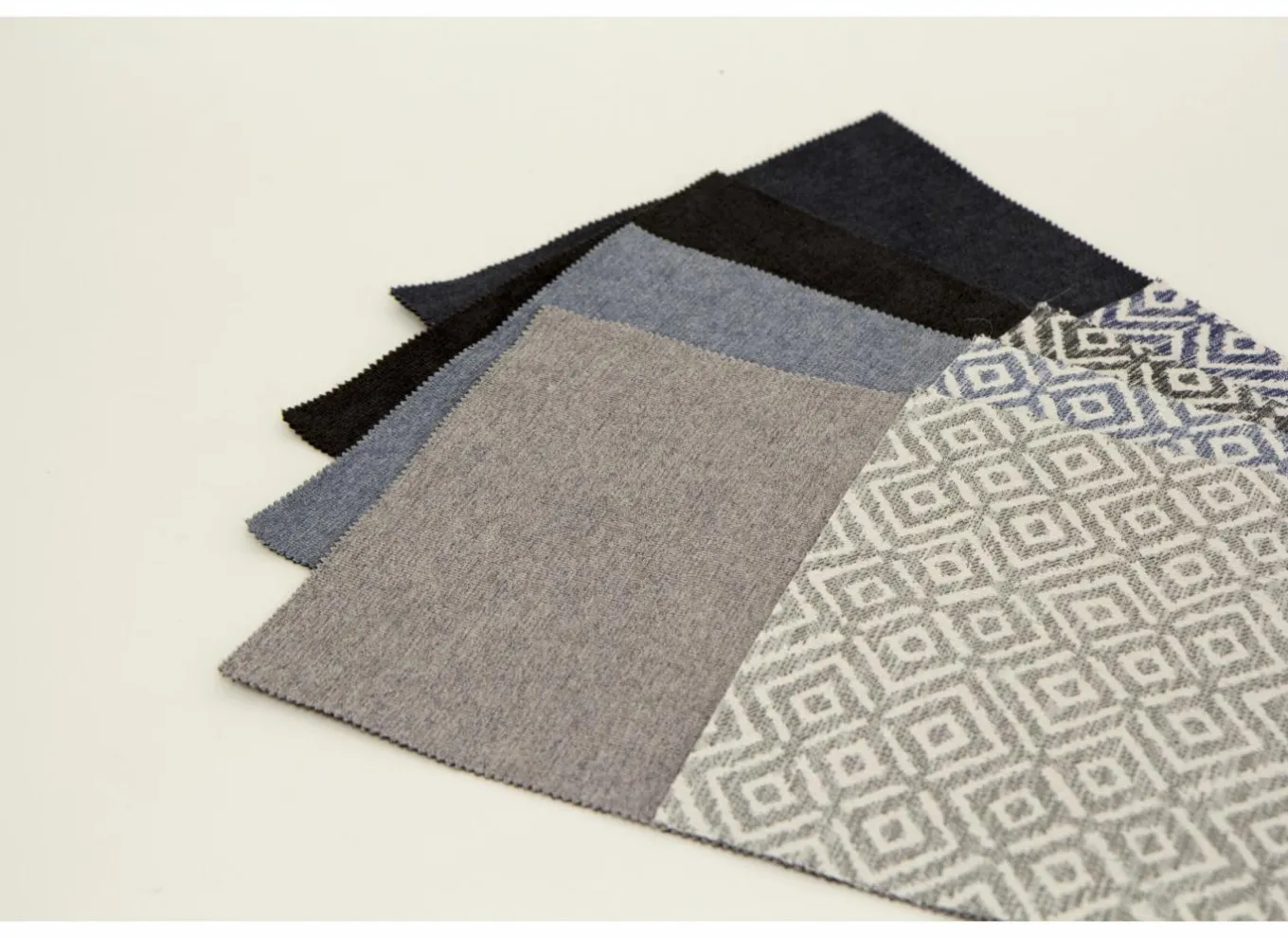 Zetelbedden|Hoeksalons|Hoeksalon Alster 268x161cm - stof - zwart met bedfunctie