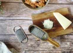 Cosy & Trendy Kaasrasp Aspen 25x7cm - hout & RVS - zilver & bruin- Raspen