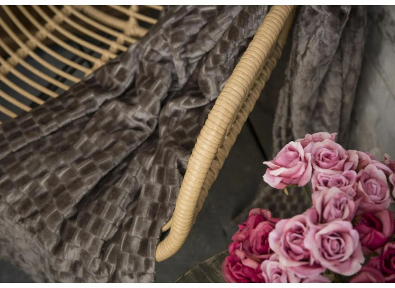 Tuinstoelen|Eetkamerstoelen|Kuipstoel Flores 58x62x81cm - polyethyleen - naturel/zwart